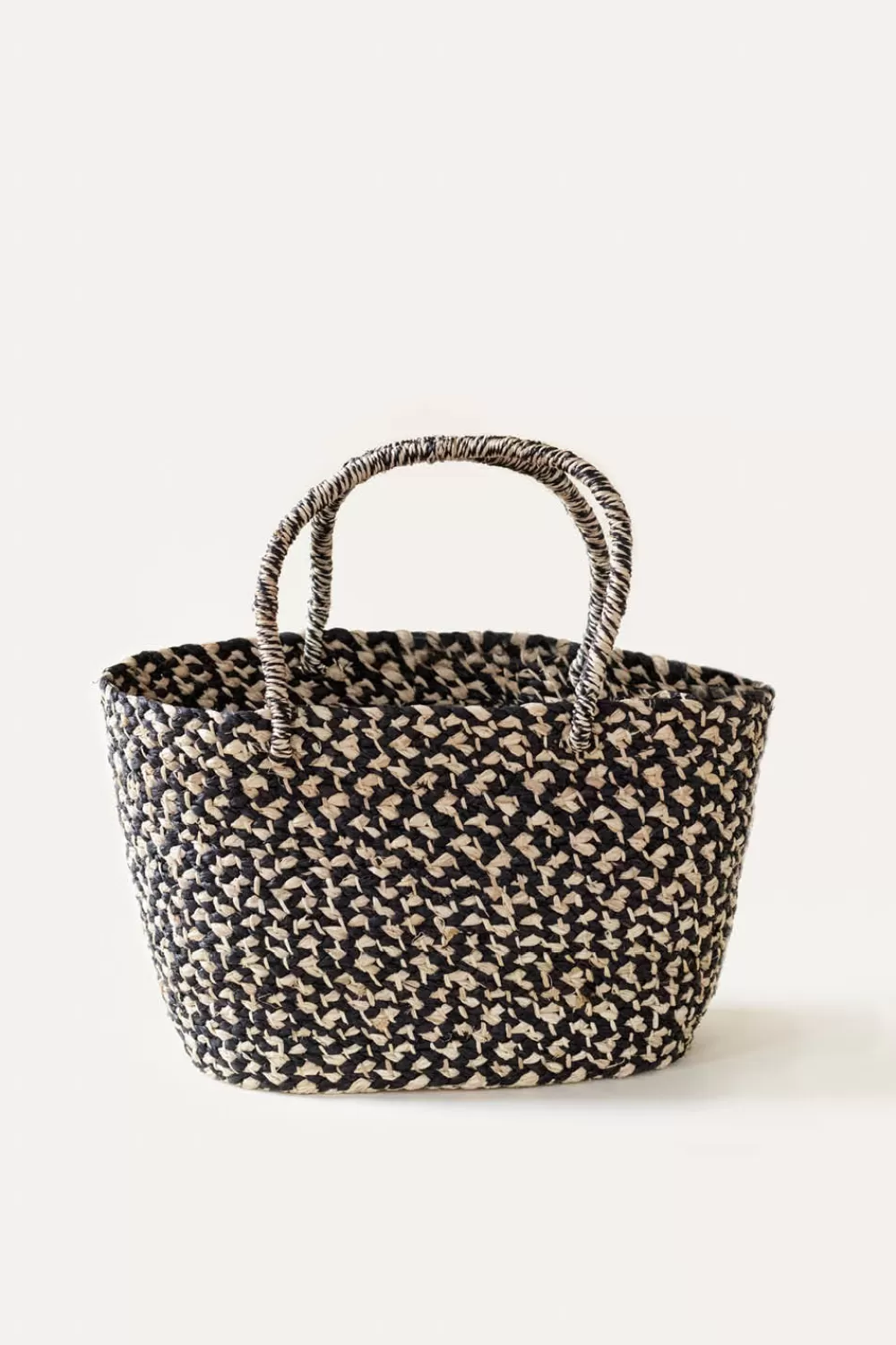 Woman Indego Africa Furniture | Braided Raffia Tote-Black & Natural