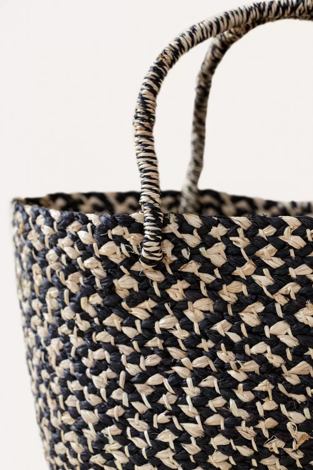 Woman Indego Africa Furniture | Braided Raffia Tote-Black & Natural