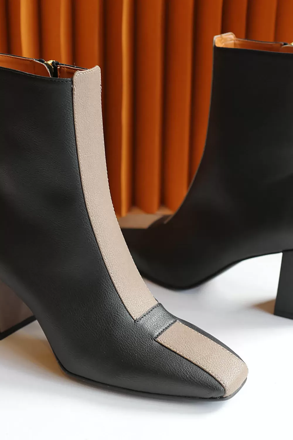 Woman Sylven New York Shoes | Jayne Black/Taupe Vegan Apple Leather Boots
