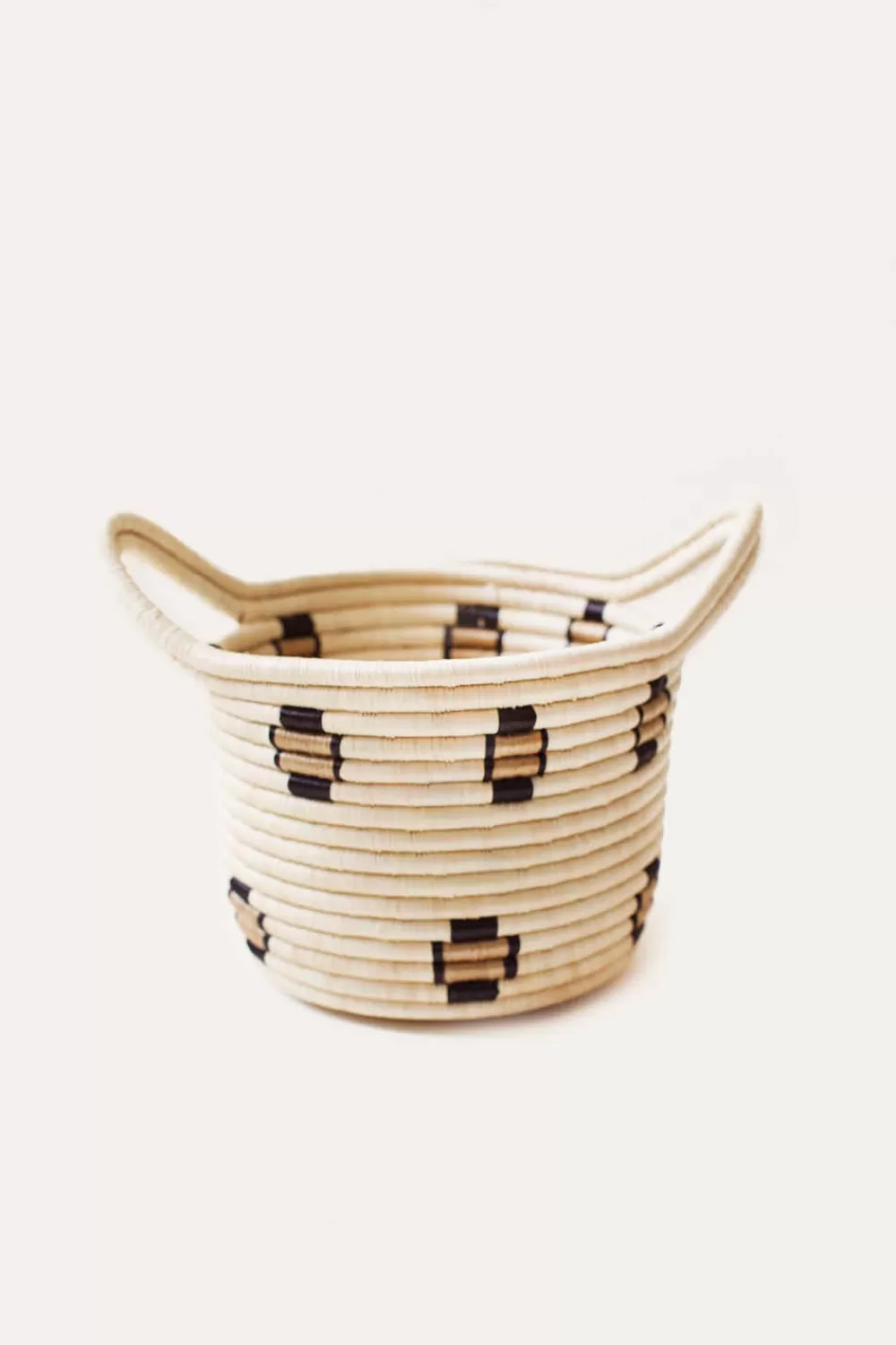 Woman Indego Africa Furniture | Leopard Planter Basket